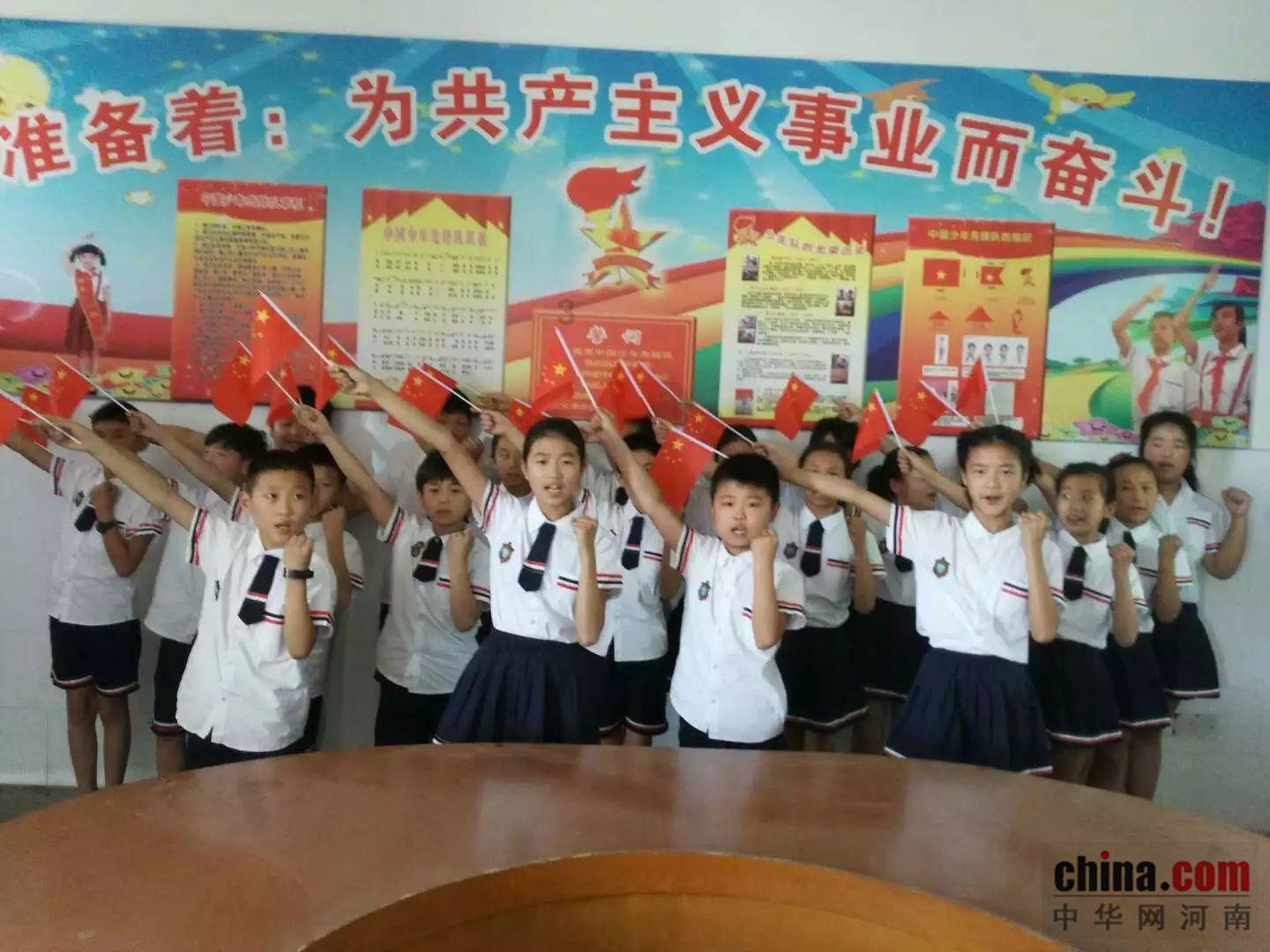 捉小金鱼时放在森林里的饼干要捏碎吗？游戏画面